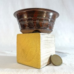 Maceta recta tenmoku rojiza facetada para bonsái en gres artesanal hecha a mano