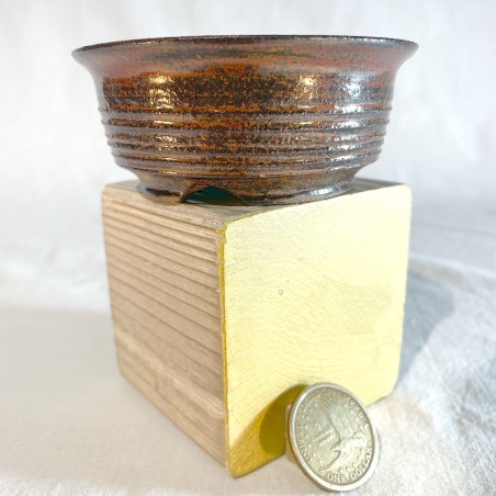 Maceta baja tenmoku rojiza para bonsái en gres artesanal hecha a mano