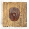 Relieve cerámico de placa de gres óxido irregular con líneas verticales montada con alambre de Ismael García Burillo